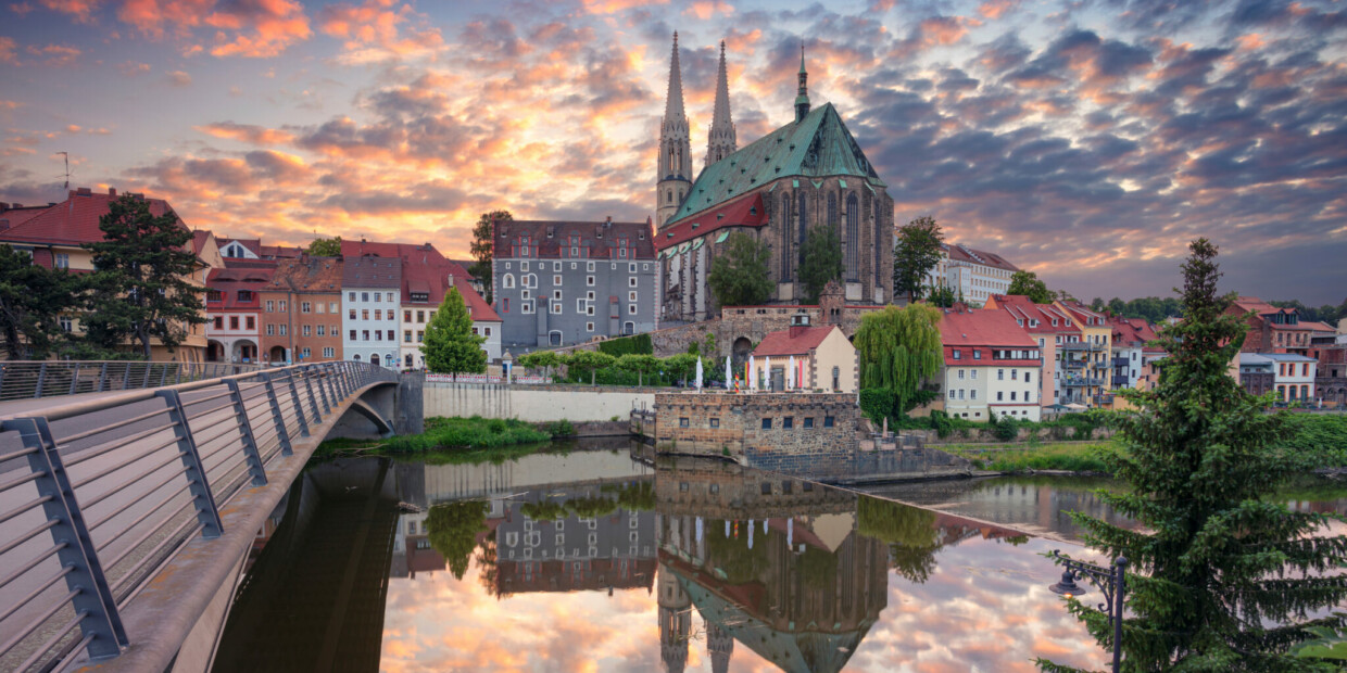 Zwei Wahrzeichen von Görlitz: Altstadtbrücke und Peterskirche