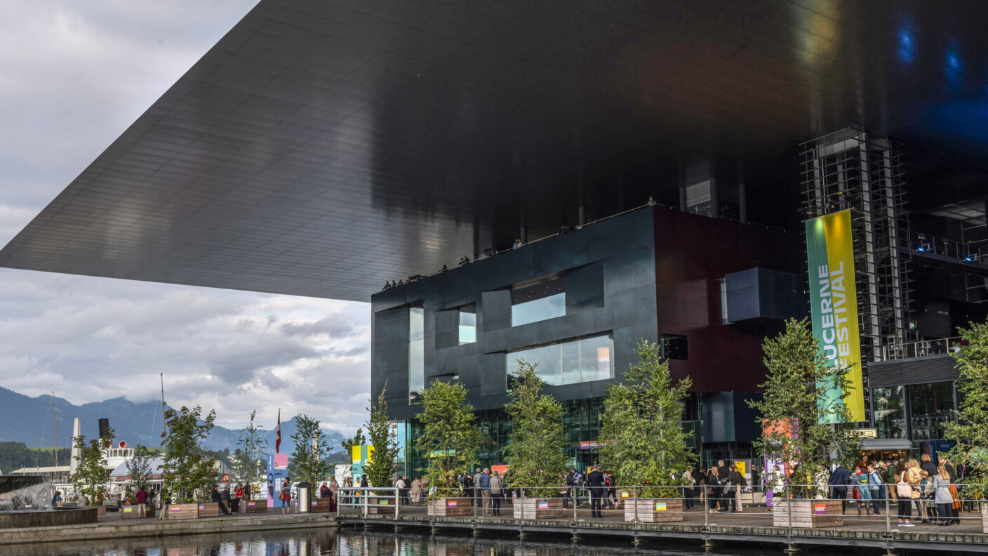 Vor beeindruckender See- und Alpenkulisse: Das KKL Luzern