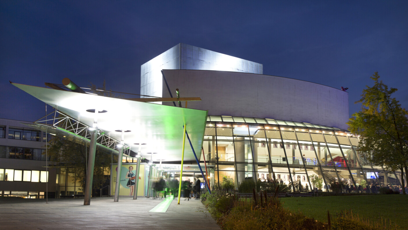 Auf die Spur des Eau de Cologne begibt sich am Theater Hof Barbara Busers neues Tanzstück „Der Duftmacher“