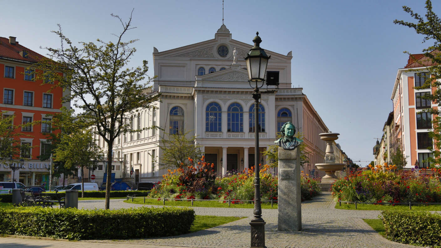 Am Gärtnerplatztheater feiert eine textliche Neufassung der Erfolgsoper „Die Piraten von Penzance“ Premiere