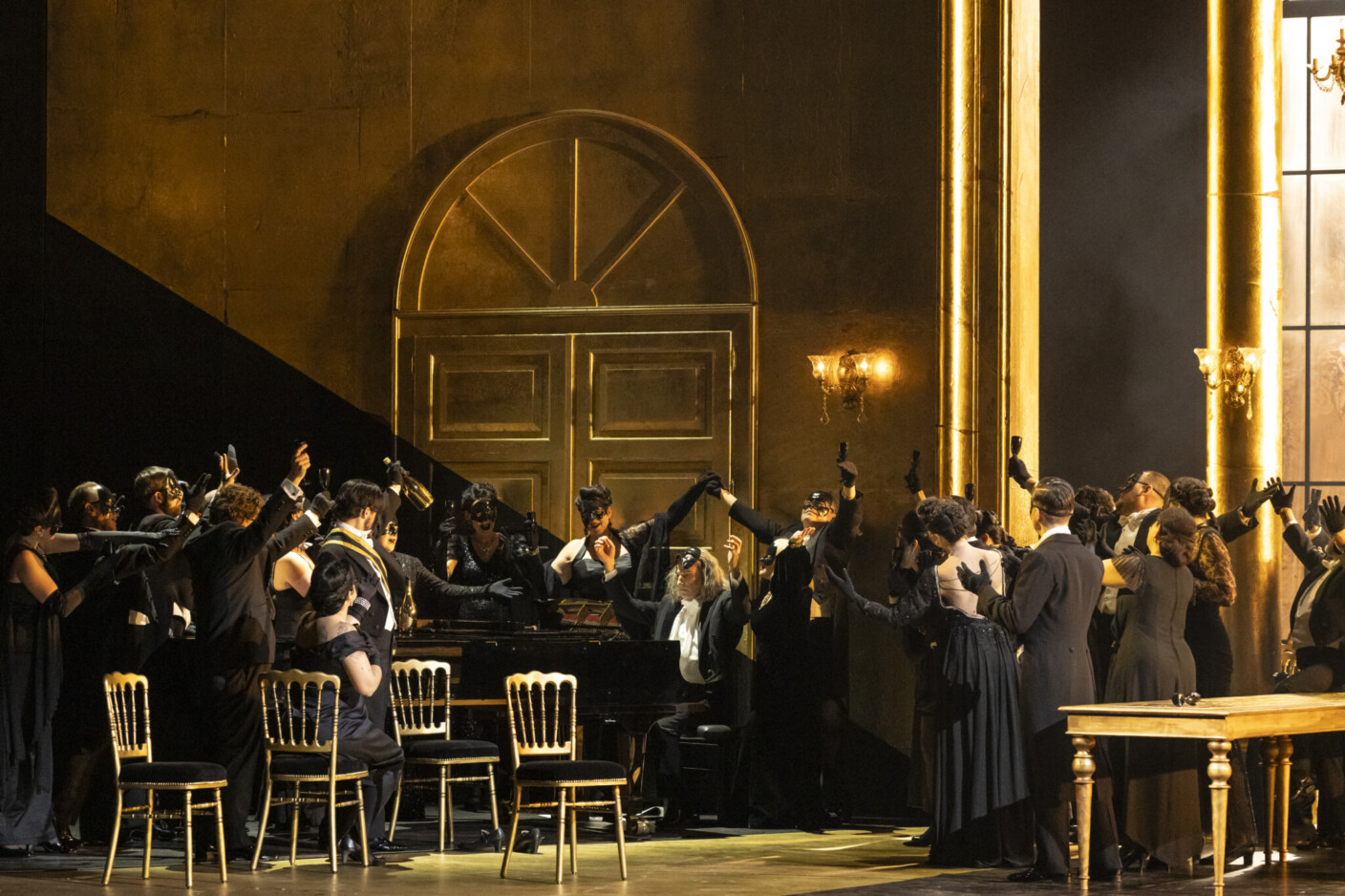 Szenenbild aus Umberto Giordanos „Fedora“ am Grand Théâtre de Genève