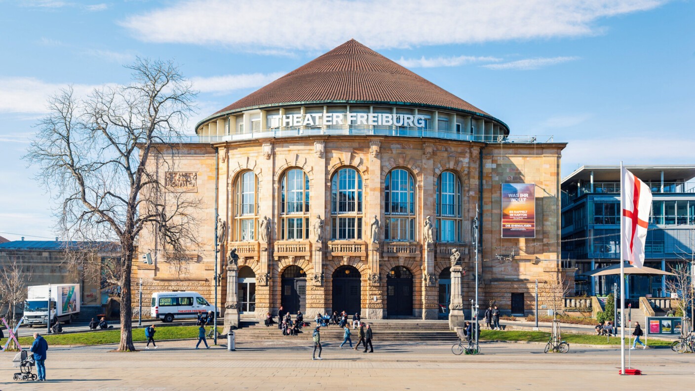 Ein heiter-süffisanter Musiktheaterabend erwartet die Besucher am Theater Freiburg mit Jacques Offenbachs „Le Roi Carotte“